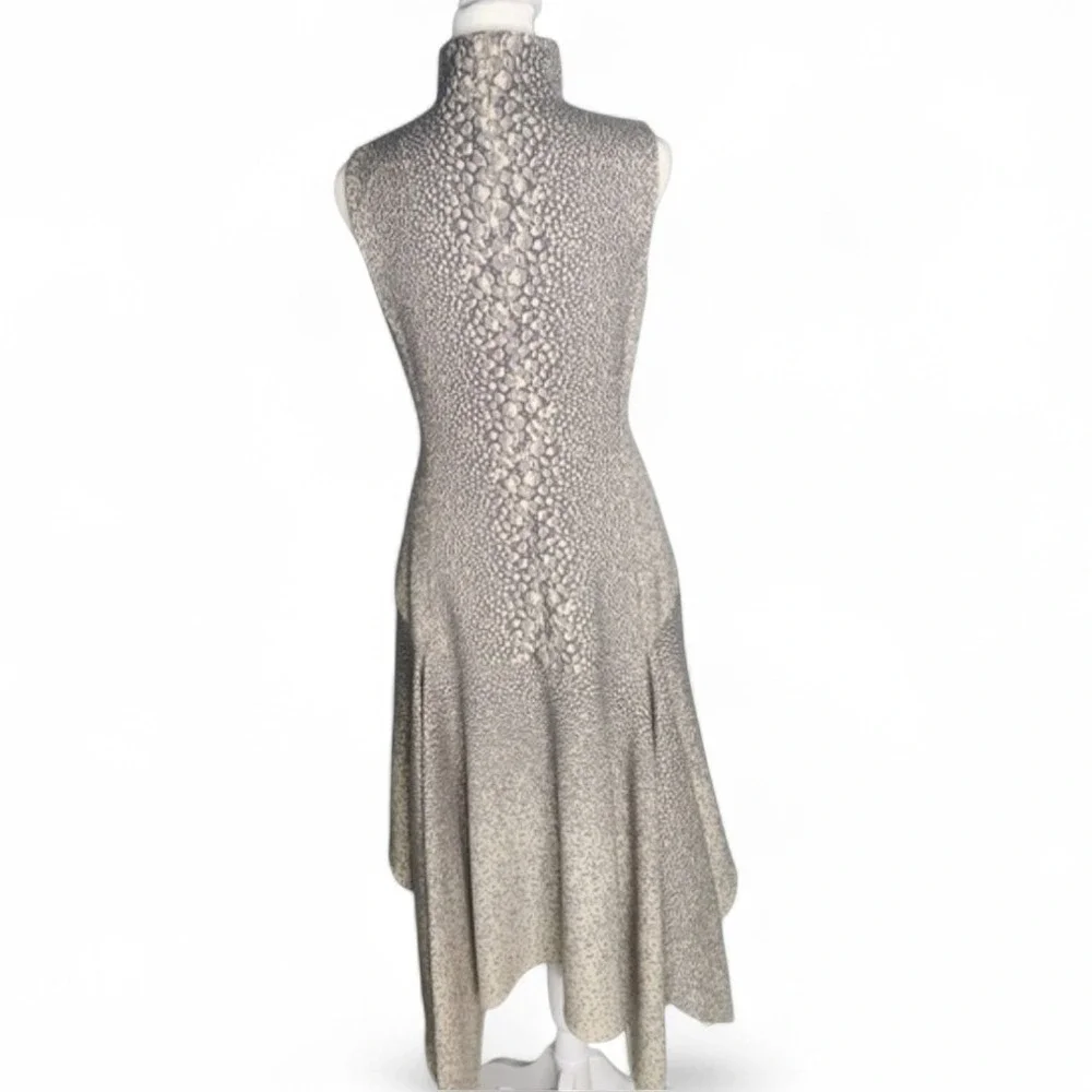 Akris Asymmetrical sleek, sophisticated and architectural Dress‎ Size: 6 Luxury